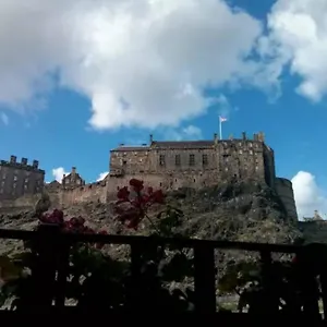 Apartment Joivy Stylish Castle View Edinburgh